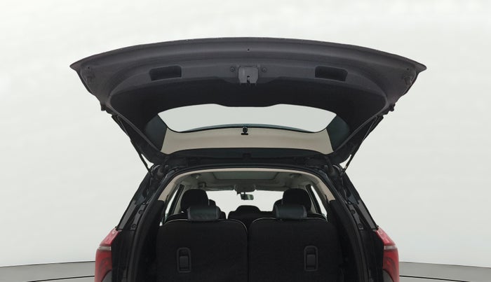 2024 Mahindra XUV700 AX5 Petrol AT 7 STR, Petrol, Automatic, 10,524 km, Boot Door Open