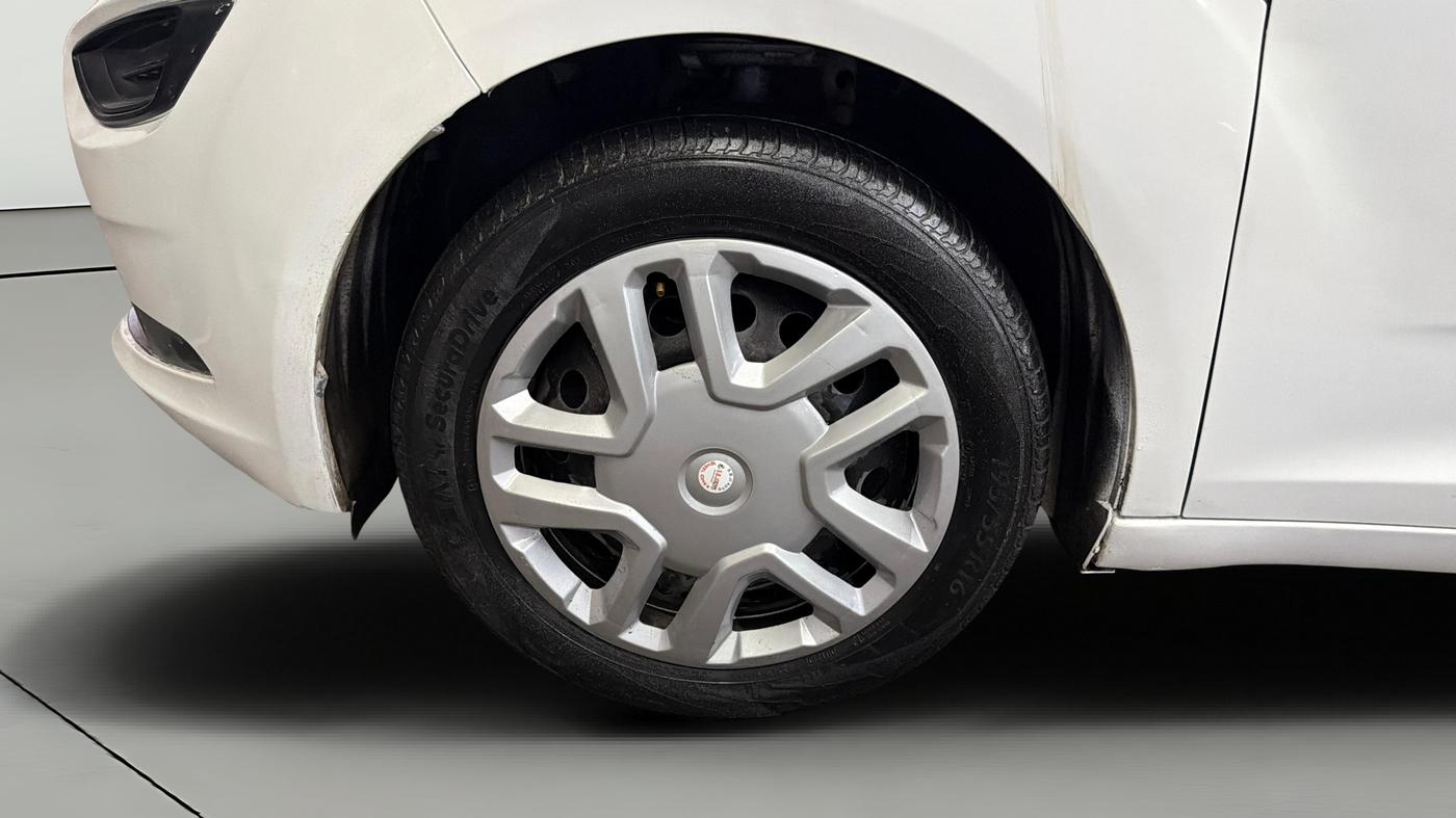 2021 Tata ALTROZ XM PLUS PETROL, Petrol, Manual, 51,469 km, Left Front Wheel