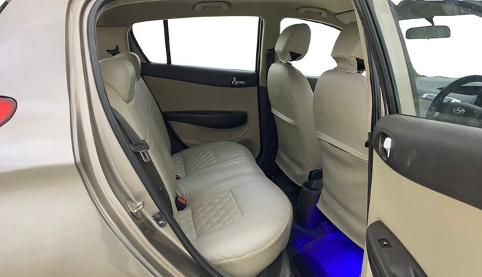 2013 Hyundai i20 MAGNA (O) 1.2, Petrol, Manual, 1,24,943 km, Right Side Rear Door Cabin