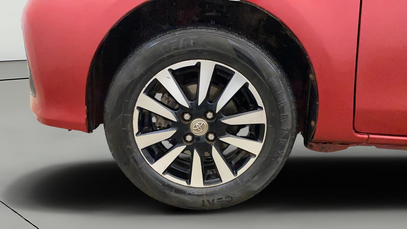 2019 Toyota Etios Liva V DUAL TONE, Petrol, Manual, 86,105 km, Left Front Wheel