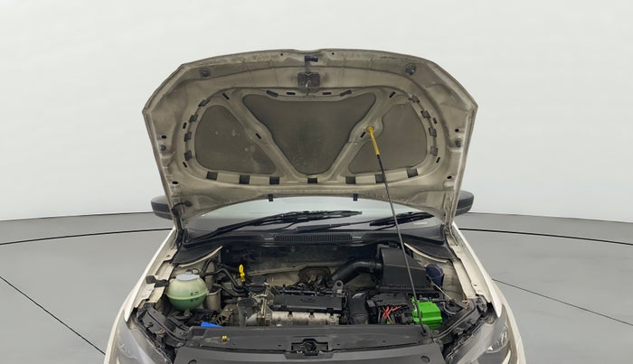 2015 Volkswagen Polo COMFORTLINE 1.2L, Petrol, Manual, 1,02,403 km, Open Bonet