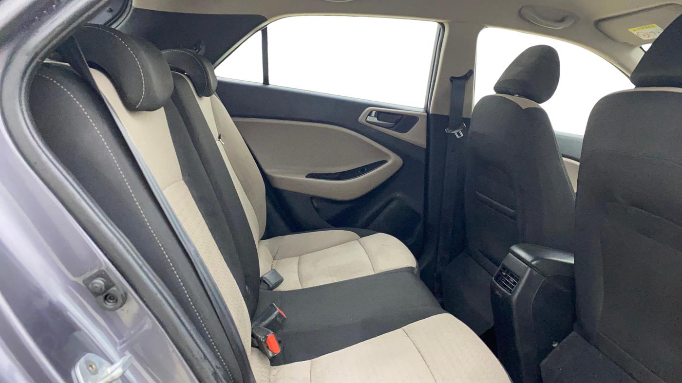2016 Hyundai Elite i20 ASTA 1.2, CNG, Manual, 1,38,729 km, Right Side Rear Door Cabin