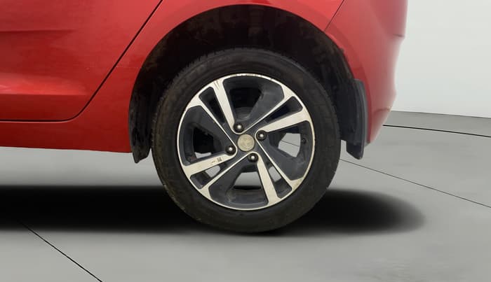 2023 Tata ALTROZ XZ PETROL, Petrol, Manual, 10,186 km, Left Rear Wheel