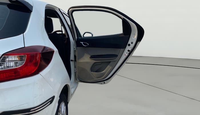 2018 Tata Tiago XZ PETROL, Petrol, Manual, 32,855 km, RHS Rear Door