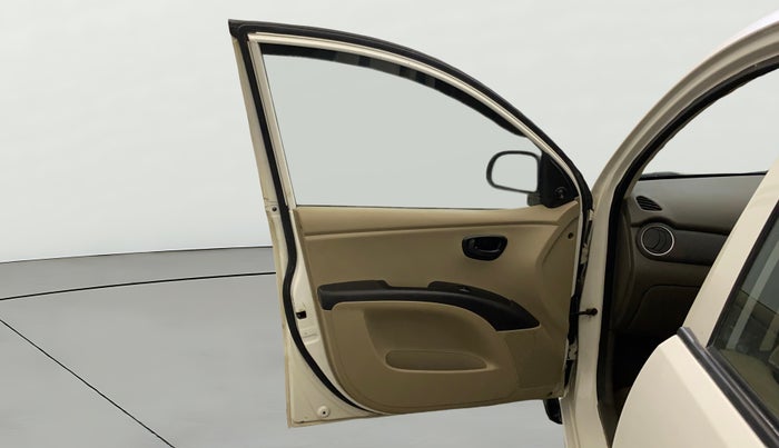 2014 Hyundai i10 MAGNA 1.1, CNG, Manual, 27,578 km, LHS Front Door