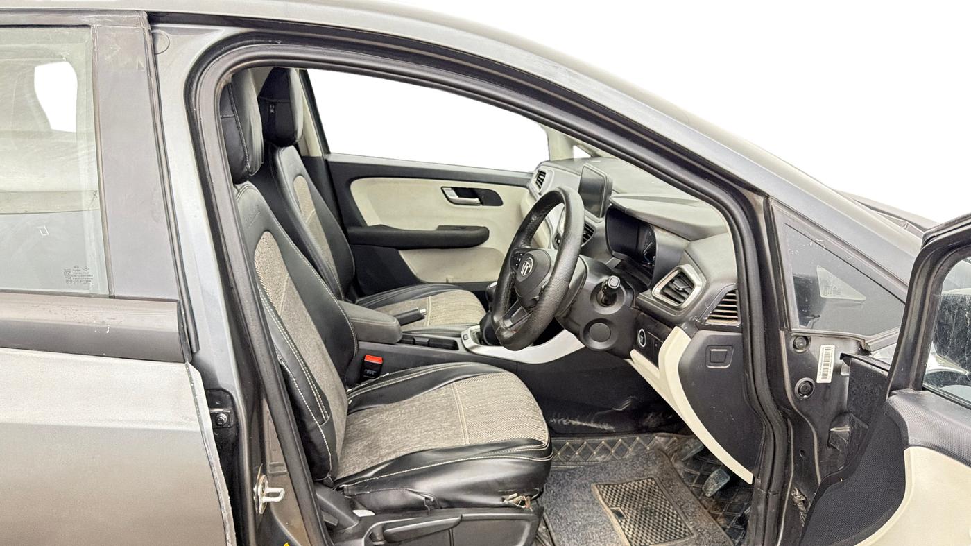 2022 Tata ALTROZ XZ PETROL, Petrol, Manual, 68,741 km, Right Side Front Door Cabin