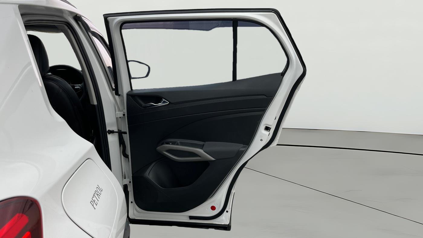 2025 Skoda Kylaq Signature, Petrol, Manual, 15,643 km, RHS Rear Door