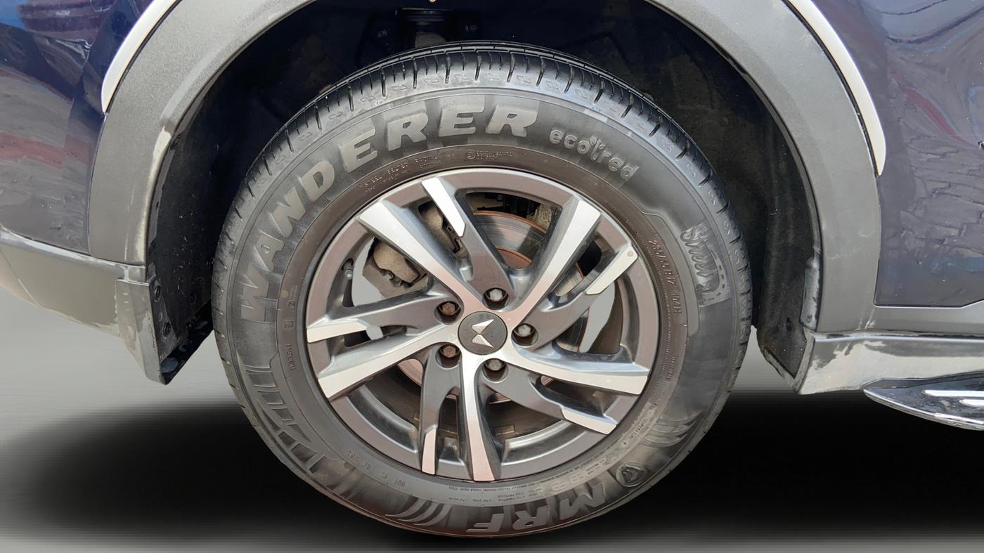 2022 Mahindra XUV700 AX 5 P AT 5 STR, Petrol, Automatic, 20,014 km, Right Rear Wheel