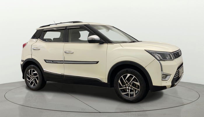 2022 Mahindra XUV300 W8 (O) 1.5 DIESEL, Diesel, Manual, 57,976 km, Right Front Diagonal