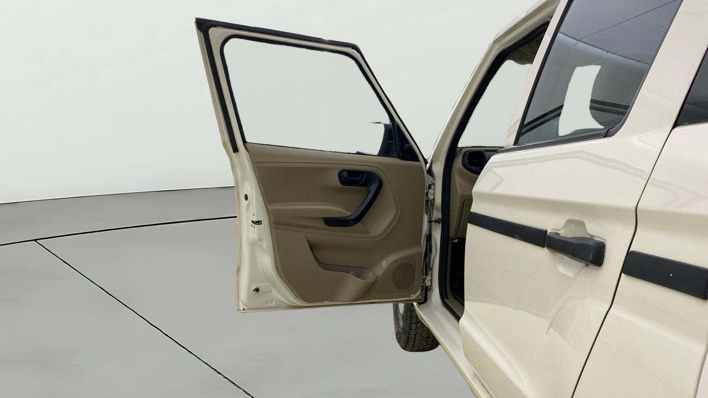 2023 Mahindra BOLERO NEO N 4, Diesel, Manual, 1,41,046 km, LHS Front Door