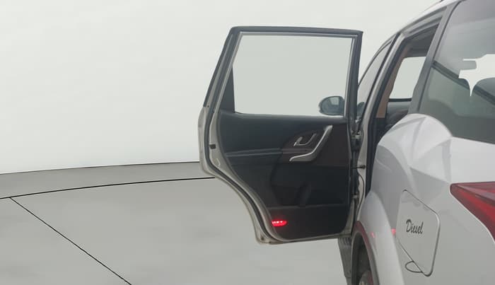 2014 Mahindra XUV500 W8, Diesel, Manual, 1,24,651 km, LHS Rear Door