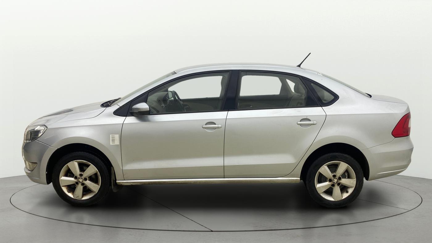 2015 Skoda Rapid AMBITION 1.6 MPI MT, Petrol, Manual, 29,042 km, Left Side