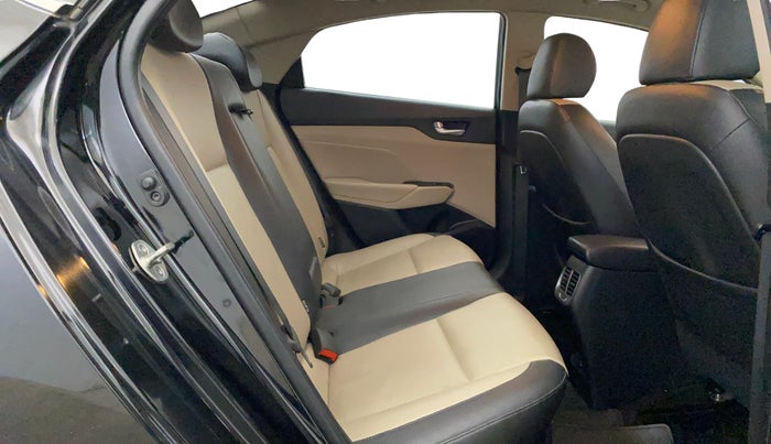 2017 Hyundai Verna 1.6 VTVT SX O, Petrol, Manual, 64,229 km, Right Side Rear Door Cabin