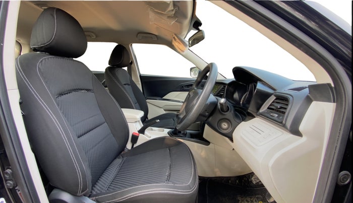 2023 Mahindra XUV300 W4 1.5 DIESEL, Diesel, Manual, 43,274 km, Right Side Front Door Cabin