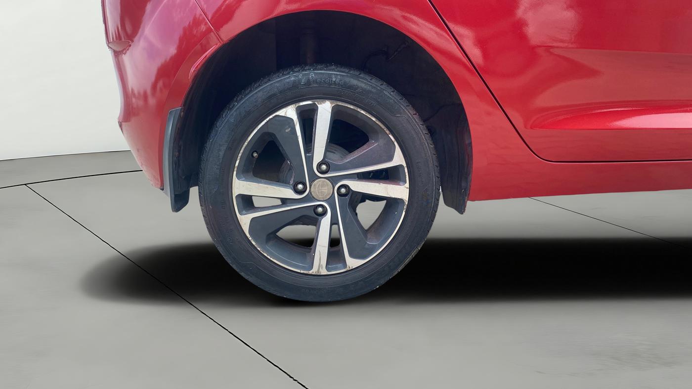 2022 Tata ALTROZ XZ PETROL, Petrol, Manual, 67,751 km, Right Rear Wheel