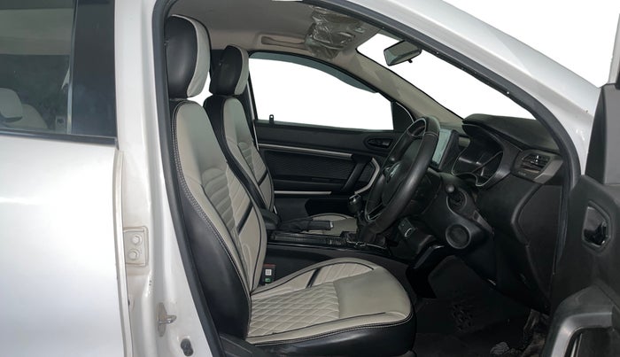 2022 Renault Kiger RXZ MT, Petrol, Manual, 33,351 km, Right Side Front Door Cabin