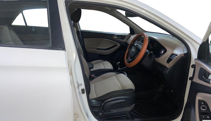 2016 Hyundai Elite i20 ASTA 1.4 CRDI (O), Diesel, Manual, 76,146 km, Right Side Front Door Cabin