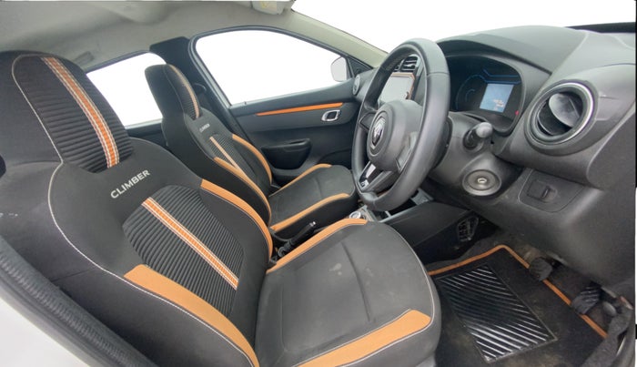 2020 Renault Kwid CLIMBER 1.0 AMT (O), Petrol, Automatic, 44,906 km, Right Side Front Door Cabin