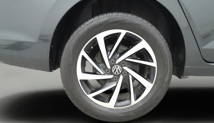 2023 Volkswagen VIRTUS TOPLINE TSI 1.0 AT, Petrol, Automatic, 25,762 km, Right Rear Wheel