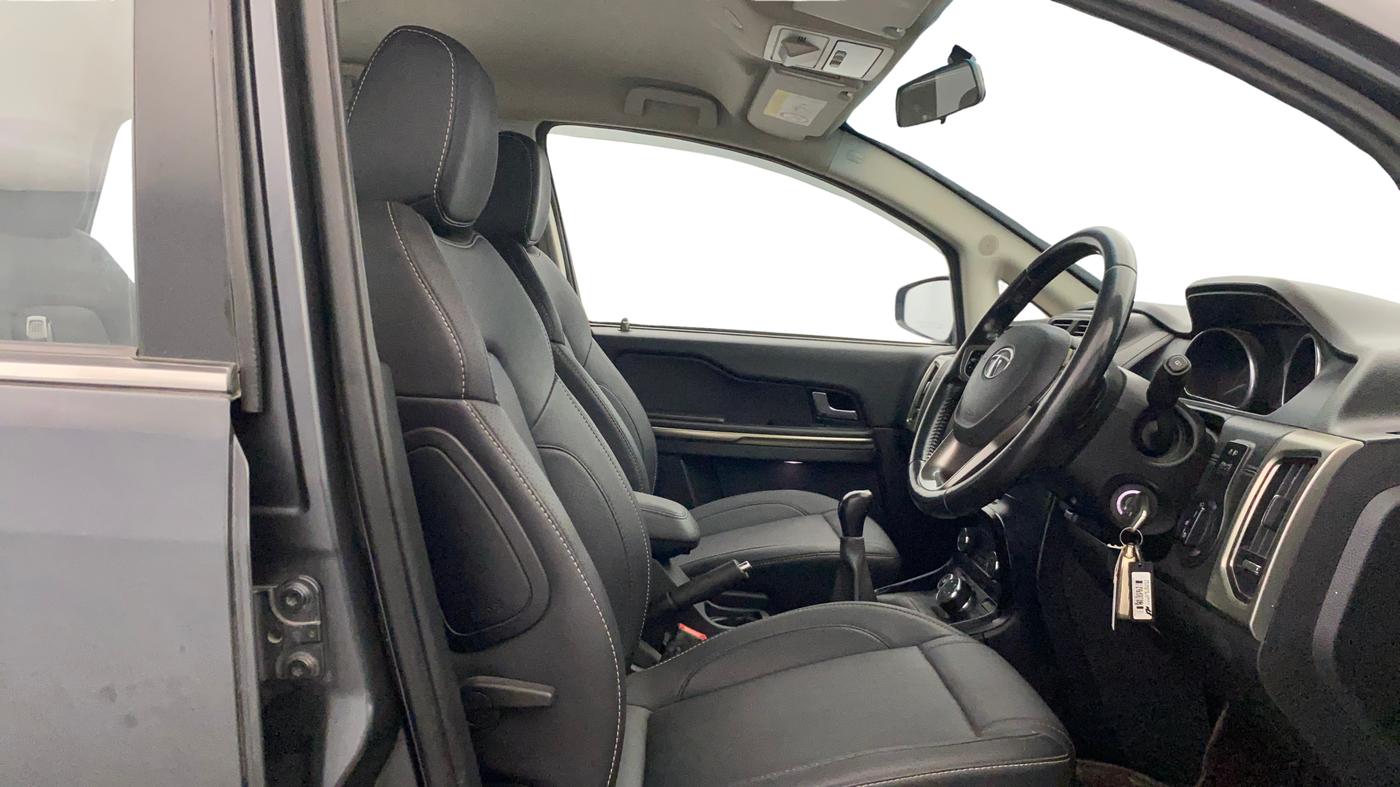 2017 Tata Hexa XT 4X2 6 STR, Diesel, Manual, 91,455 km, Right Side Front Door Cabin