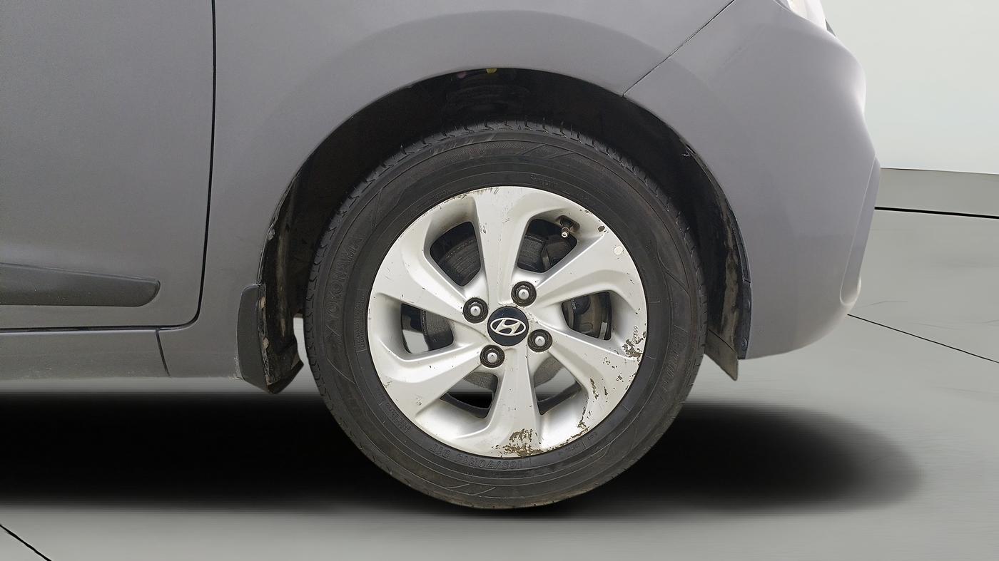 2019 Hyundai Xcent SX 1.2, CNG, Manual, 1,11,588 km, Right Front Wheel