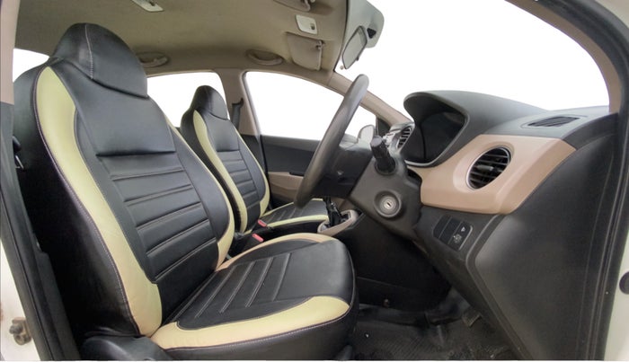 2015 Hyundai Xcent BASE 1.1, Diesel, Manual, 1,17,985 km, Right Side Front Door Cabin