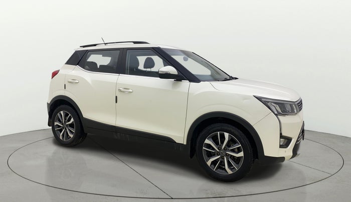 2021 Mahindra XUV300 W8 (O) 1.5 DIESEL, Diesel, Manual, 37,334 km, Right Front Diagonal