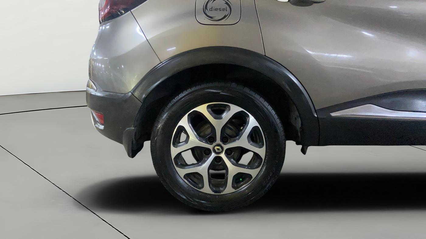 2017 Renault Captur PLATINE DIESEL , Diesel, Manual, 1,17,918 km, Right Rear Wheel
