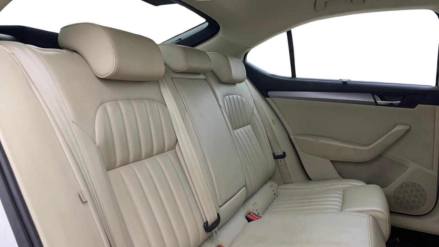 2019 Skoda Superb STYLE 1.8 TSI MT, Petrol, Manual, 50,278 km, Right Side Rear Door Cabin