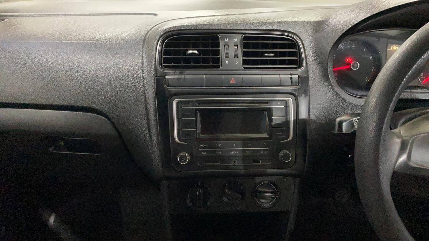 2018 Volkswagen Ameo COMFORTLINE 1.0L, Petrol, Manual, 1,06,101 km, Air Conditioner