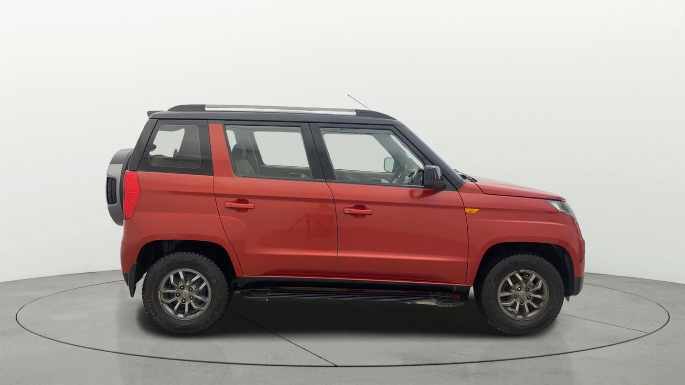 2017 Mahindra TUV300 T10 DUAL TONE, Diesel, Manual, 65,100 km, Right Side View