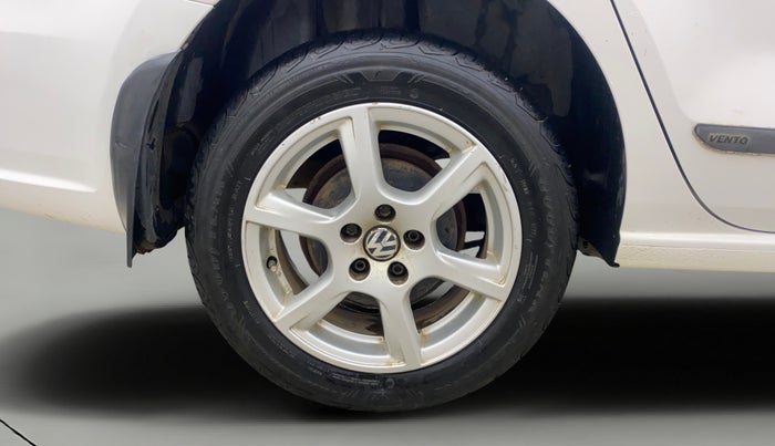 2013 Volkswagen Vento HIGHLINE 1.6 MPI, Petrol, Manual, 1,25,412 km, Right Rear Wheel