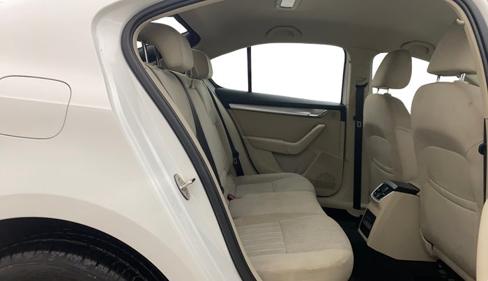 2019 Skoda Octavia AMBITION 1.4 TSI, Petrol, Manual, 94,162 km, Right Side Rear Door Cabin