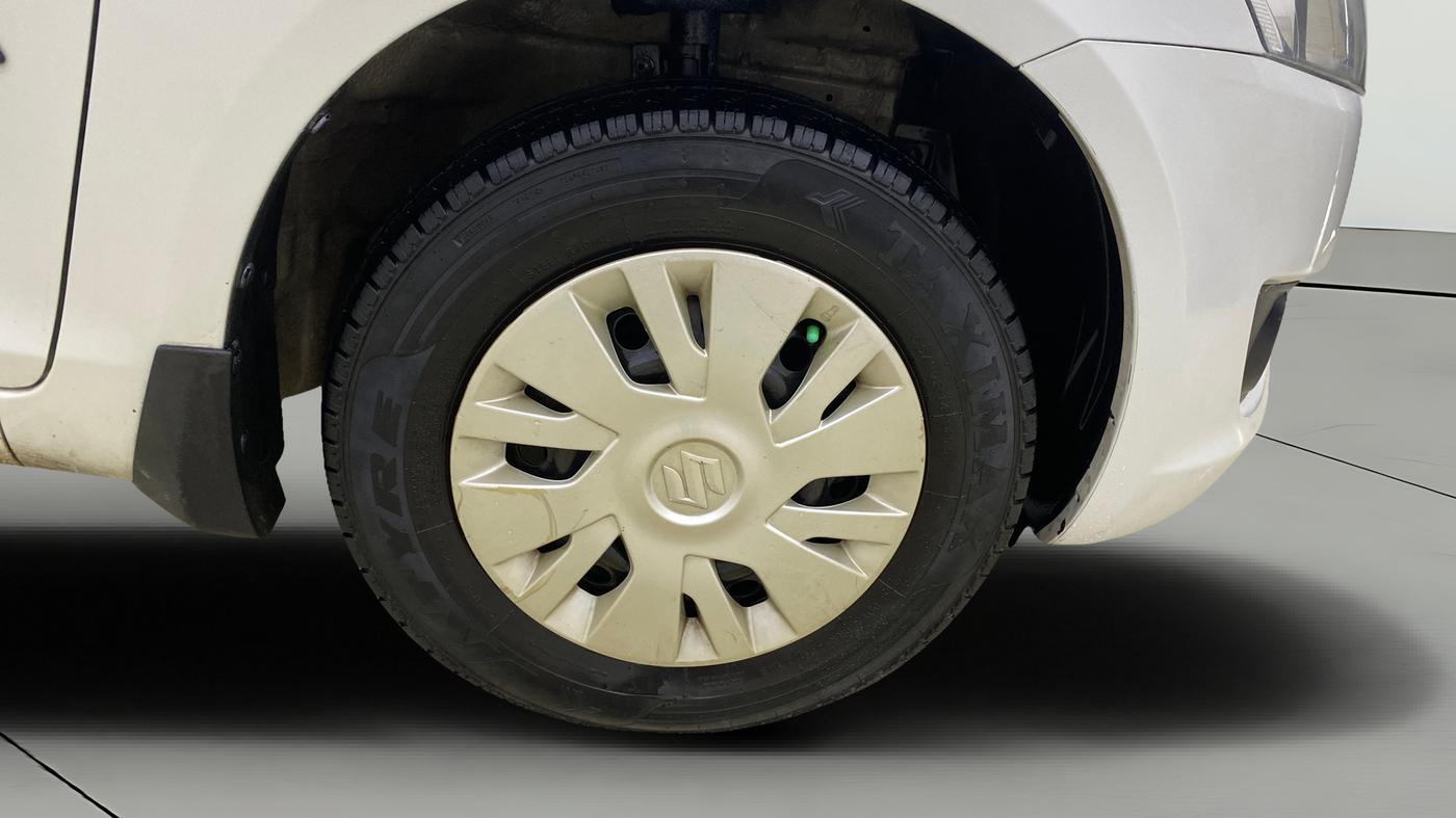 2013 Maruti Swift VXI, Petrol, Manual, 82,819 km, Right Front Wheel