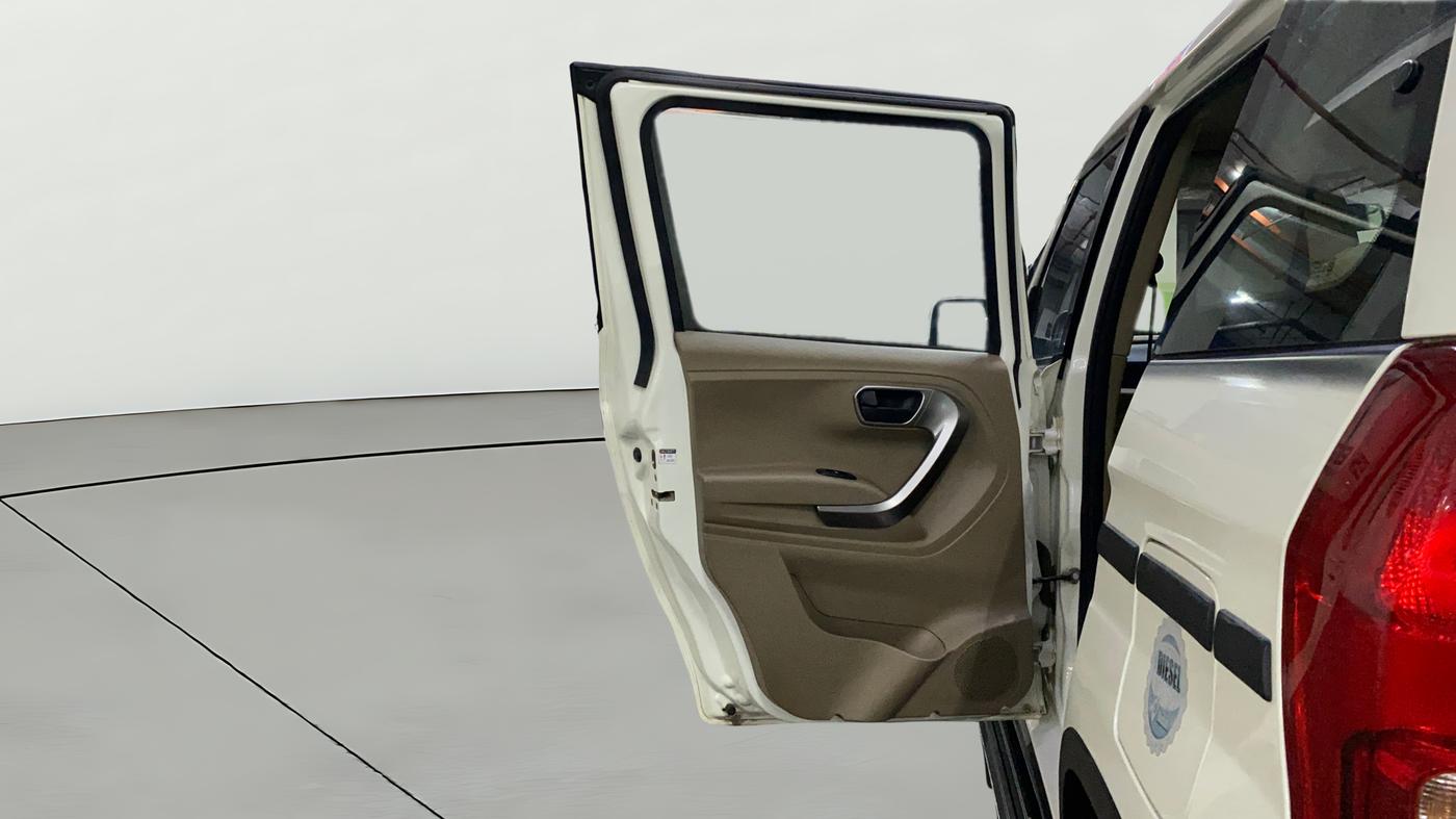 2021 Mahindra BOLERO NEO N 10, Diesel, Manual, 30,998 km, LHS Rear Door