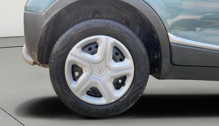 2019 Mahindra XUV300 W6 1.2 PETROL, Petrol, Manual, 22,251 km, Right Rear Wheel
