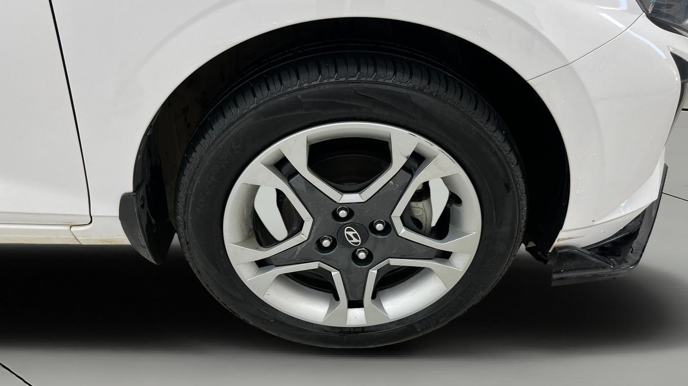 2025 Hyundai NEW I20 Sportz (O) 1.2 IVT, Petrol, Automatic, 11,272 km, Right Front Wheel