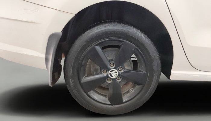 2017 Skoda Rapid AMBITION 1.6 MPI MT, Petrol, Manual, 42,422 km, Right Rear Wheel