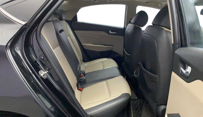 2018 Hyundai Verna 1.6 VTVT SX (O) AT, Petrol, Automatic, 33,196 km, Right Side Rear Door Cabin