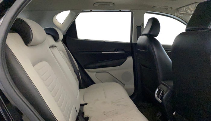 2022 KIA SONET HTX 1.0 IMT, Petrol, Manual, 29,354 km, Right Side Rear Door Cabin