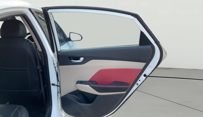 2018 Hyundai Verna 1.4 EX PETROL, Petrol, Manual, 1,09,063 km, RHS Rear Door