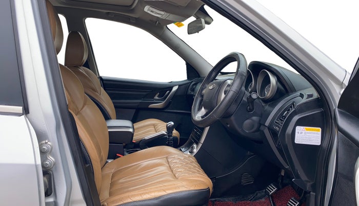 2019 Mahindra XUV500 W11, Diesel, Manual, 91,379 km, Right Side Front Door Cabin