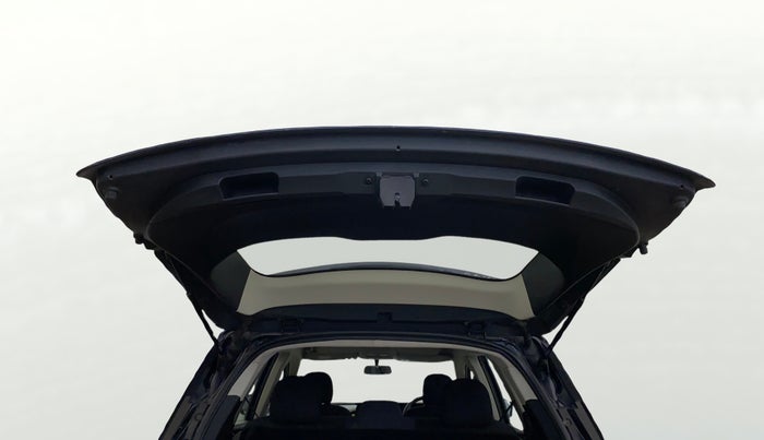 2022 Mahindra XUV700 MX P MT 5 STR, Petrol, Manual, 20,736 km, Boot Door Open