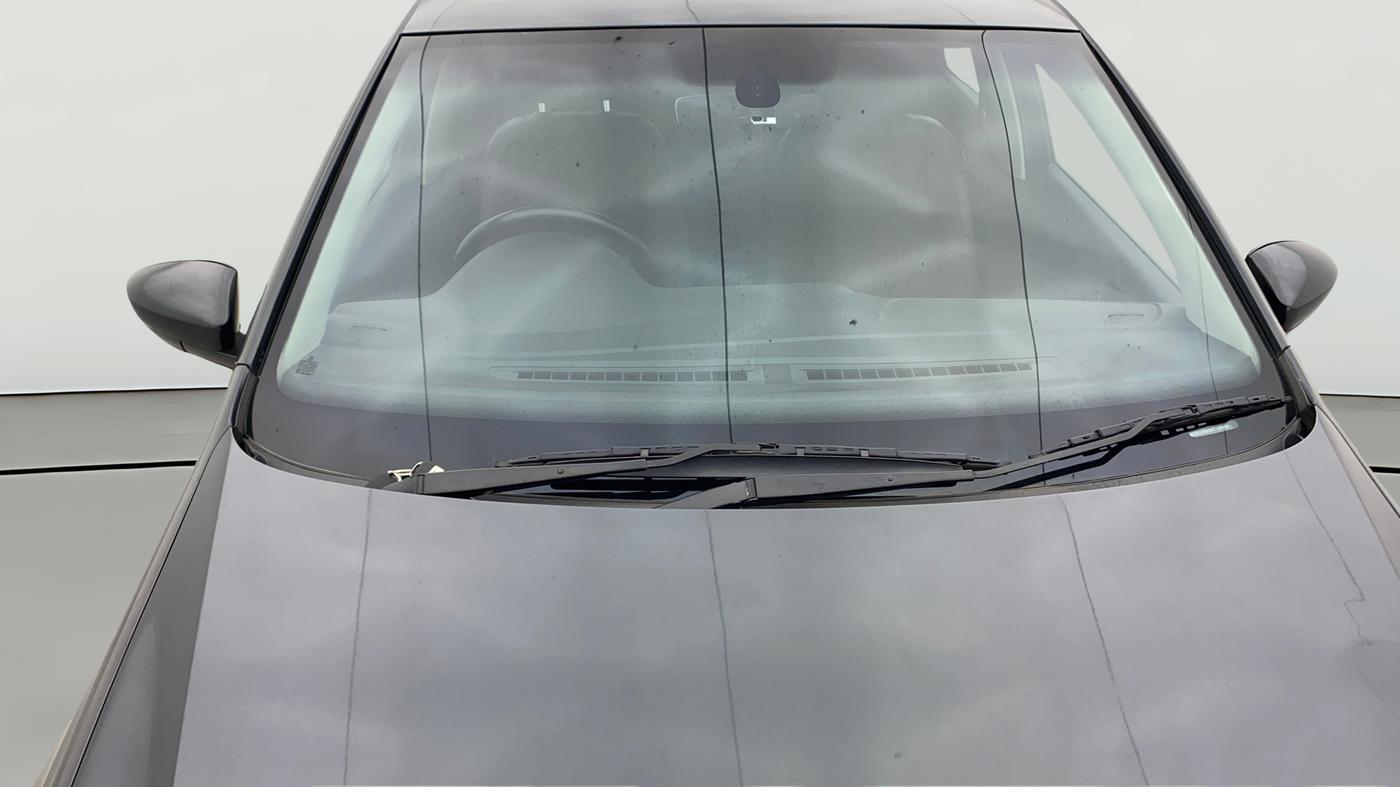 2017 Volkswagen Polo HIGHLINE1.2L, Petrol, Manual, 76,434 km, Front Windshield