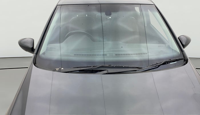 2017 Volkswagen Polo HIGHLINE1.2L, Petrol, Manual, 76,434 km, Front Windshield