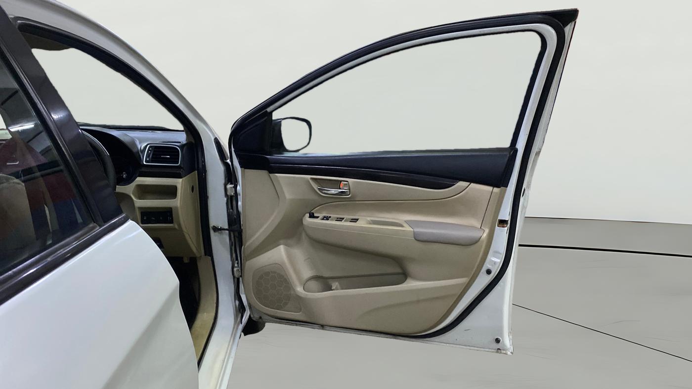 2016 Maruti Ciaz VDI+ SHVS, Diesel, Manual, 1,02,110 km, RHS Front Door