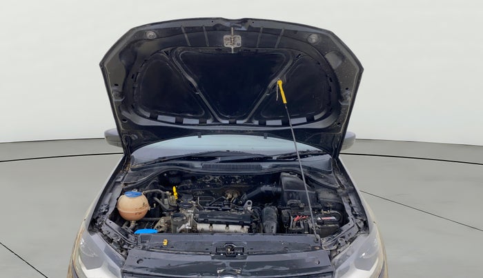 2015 Volkswagen Polo COMFORTLINE 1.2L, Petrol, Manual, 88,060 km, Open Bonet