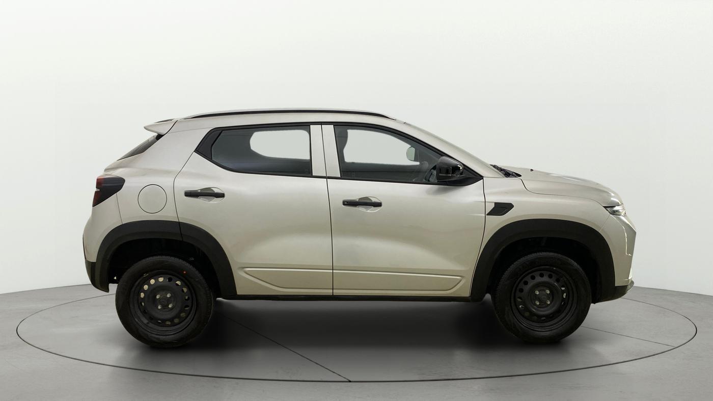 2024 Renault Kiger RXE MT, Petrol, Manual, 677 km, Right Side View