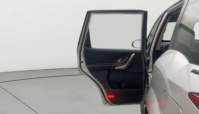 2015 Mahindra XUV500 W6, Diesel, Manual, 1,33,678 km, LHS Rear Door