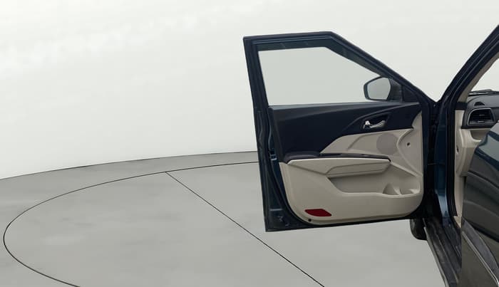 2022 Mahindra XUV300 W8 (O) 1.2 PETROL AMT, Petrol, Automatic, 1,19,785 km, LHS Front Door